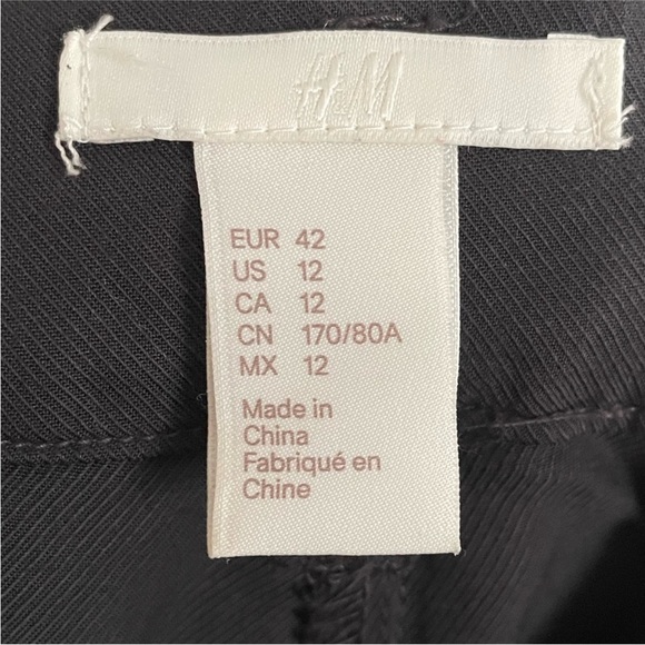 💥 H&M Tie-Belt Tapered Black Slacks - Picture 2 of 3